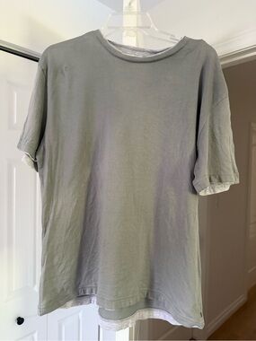 Eleventy Short Sleeve Crewneck Tee in Light Gray